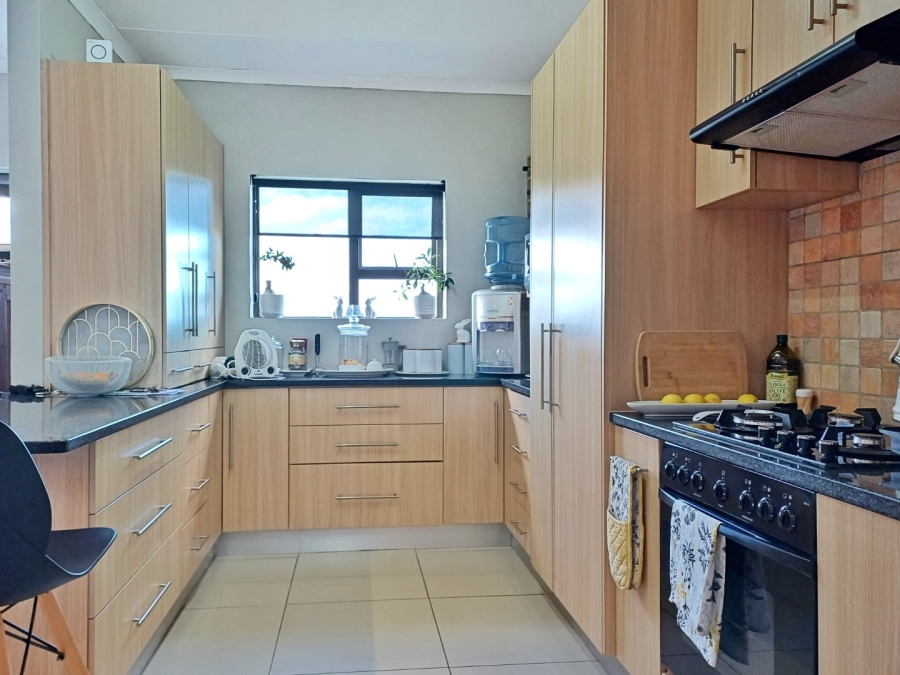 4 Bedroom Property for Sale in Avonddans Western Cape